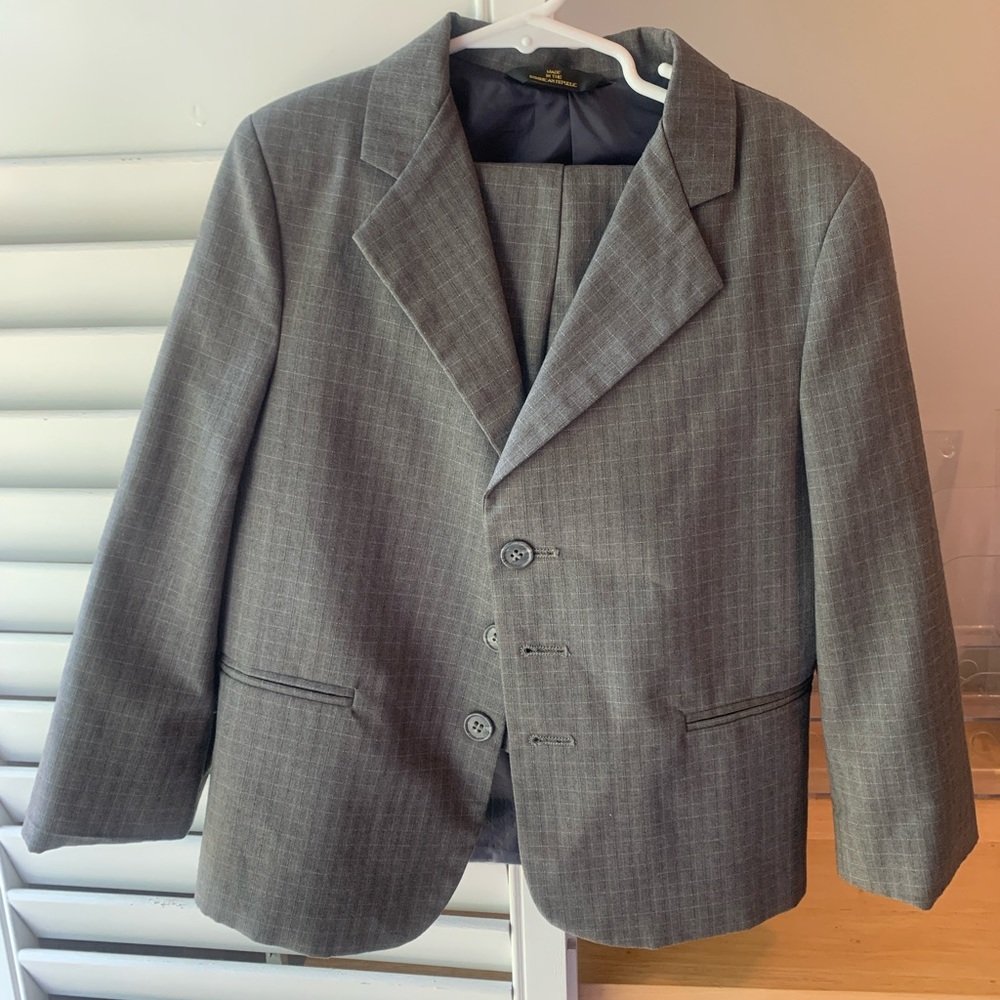 Van Heusen boys size 7 grey suit